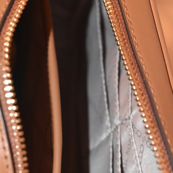 Michael Kors Jet Set Crossbody bag - Picture 5 of 5